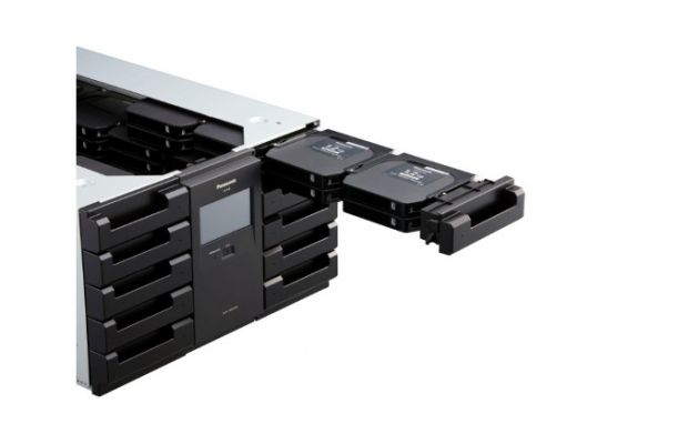 Panasonic начнет продажи роботизированной библиотеки с возможностью хранения данных до 50 лет