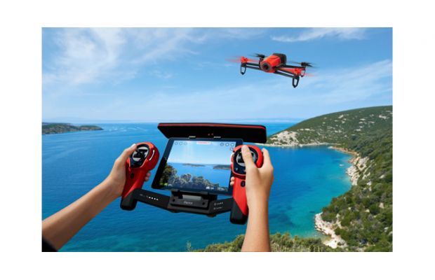 Дрон Parrot Bebop передает потоковое видео для журналистов