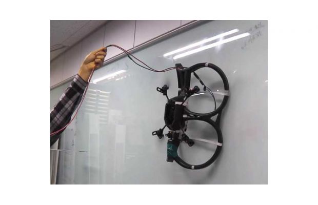 Робот KAIST может подниматься вверх по стене и летать (+ видео)