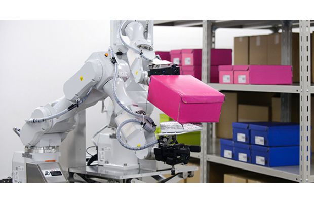 Hitachi разработала двухрукого складского робота (+ видео)