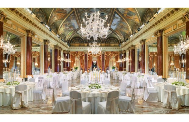 Роскошь римского отеля St. Regis Rome на Большом Русском Балу показали с помощью дрона (+ видео)