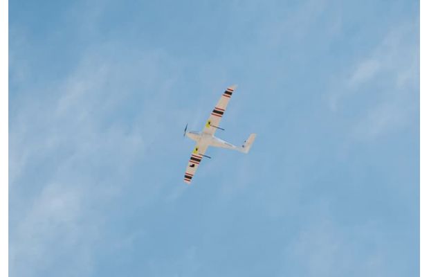 Опыляющие облака дроны приносят на землю дождь