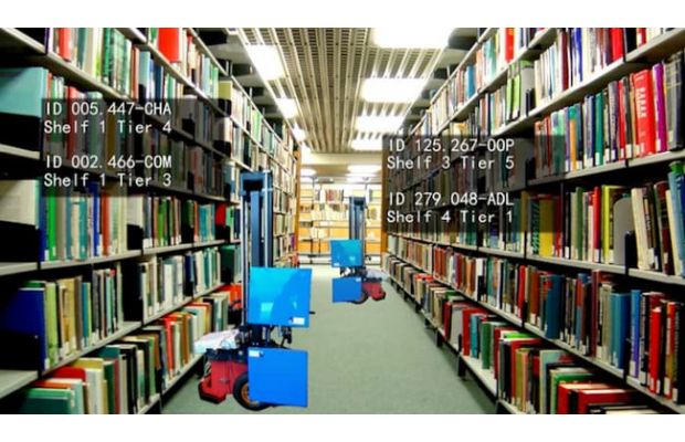 Робот помогает найти в библиотеке пропавшие книги 