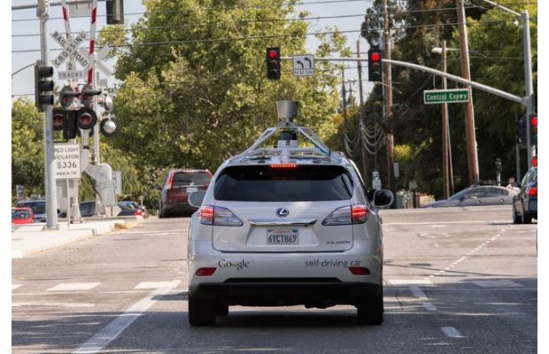 Беспилотный автомобиль Google учится правильно сигналить на дороге