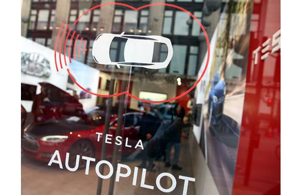 Первая авария с участием машины с автопилотом, в которой погиб человек