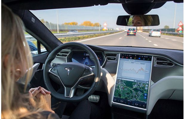 Авария автопилота Tesla выявляет раскол в рядах автопроизводителей