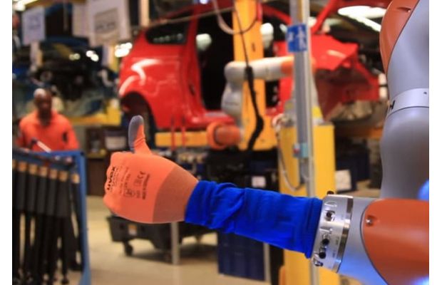 На заводе Ford роботы работают рядом с людьми (+ видео)