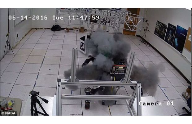 Взрывающийся аккумулятор повреждает робота NASA (+видео)