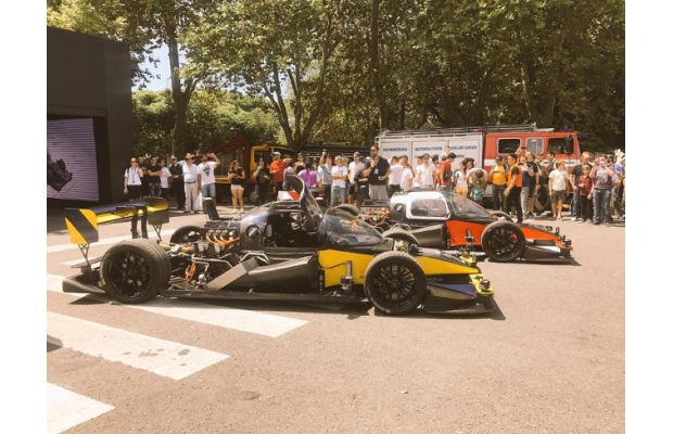 Беспилотные автомобили Roborace DevBots на улицах Буэнос-Айреса