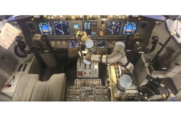 Робот управляет Boeing 737 (+видео)