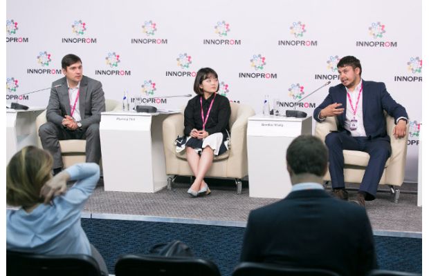 Мировой опыт использования промышленных роботов на производстве обсудили на  ИННОПРОМ-2017