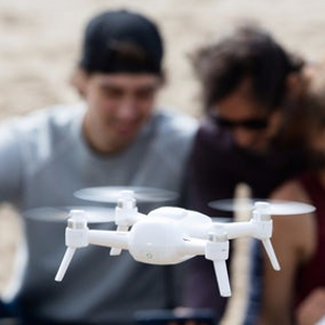 Сравниваем дроны DJI Spark и Yuneec Breeze