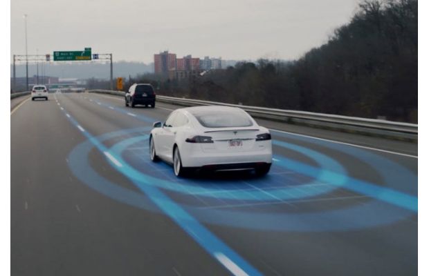 Tesla виновна в аварии с автопилотом