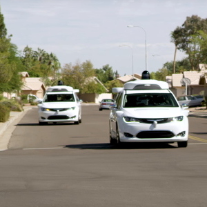 Автомобили Waymo с пассажирами, но без водителя выезжают на дороги (+видео)