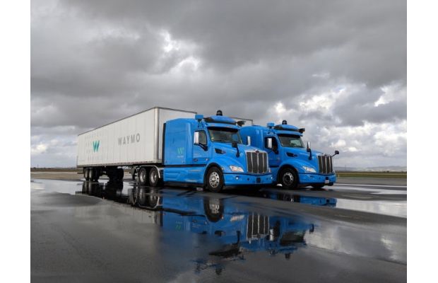 Беспилотные грузовики Waymo начинают перевозки