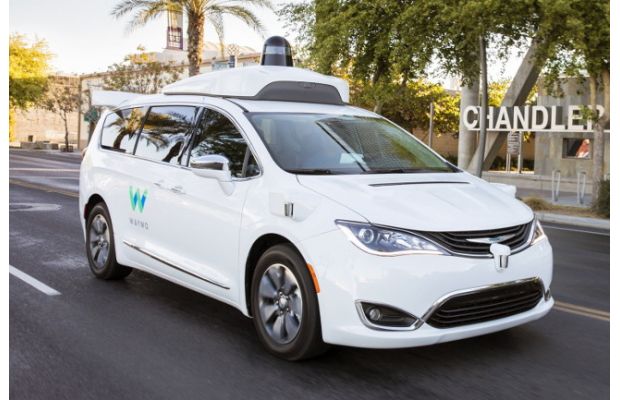 Беспилотные автомобили Waymo проходят в день по 25 000 миль