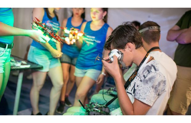 MOSCOW DRONE FESTIVAL: 14 часов гонки, 2,5 млн рублей призовых и тысячи зрителей