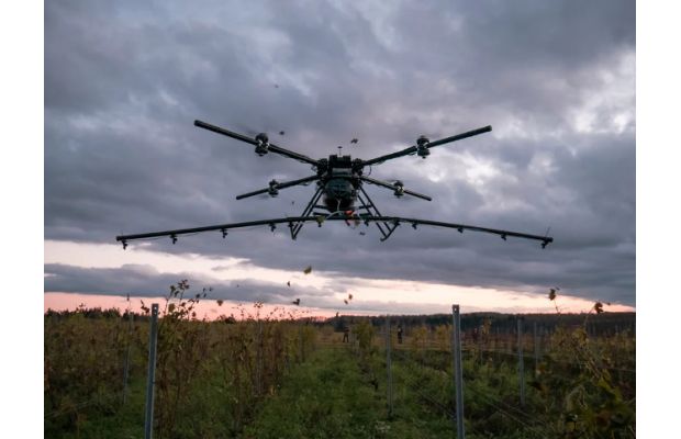 Опрыскивающий посевы дрон Agro создан для замены вертолетов (+видео)