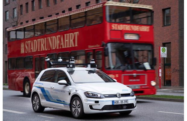 Volkswagen испытывает автомобили на улицах немецкого города
