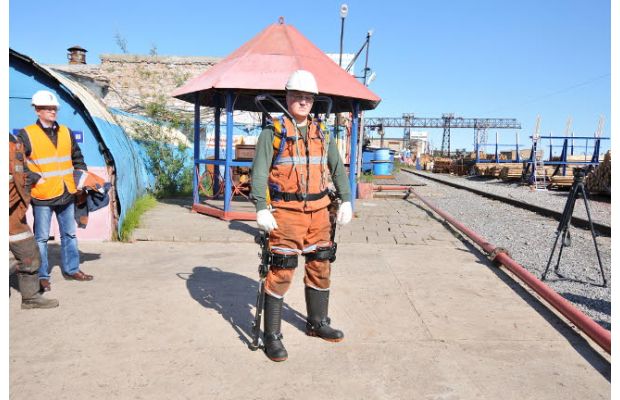 «Воркутауголь» протестировала опытный образец экзоскелета