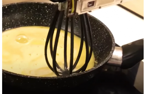 Шеф-робот из Кембриджского университета научился делать вкусные омлеты