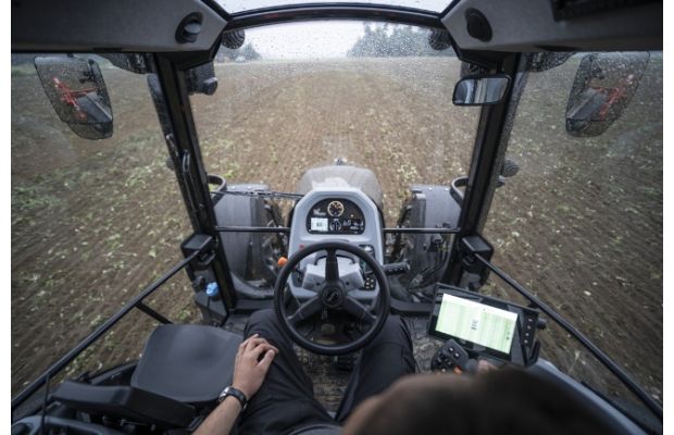 Бренд Valtra представляет новую систему управления движением Wayline Assistant 