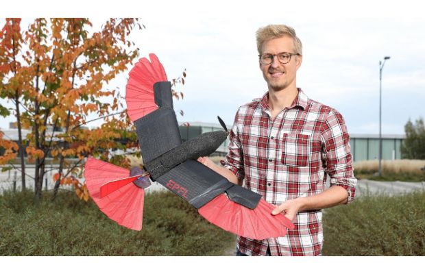 В EPFL разработан птицеподобный дрон с изменяемой геометрией крыла и хвоста