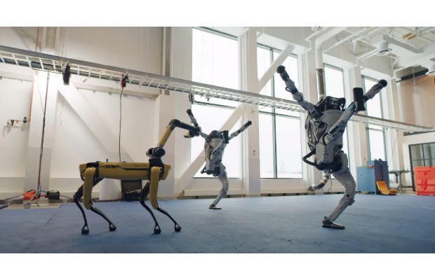 Новогодний ролик от Boston Dynamics - танцуют роботы! 