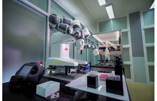 Роботы ABB помогают ускорить разработку вакцины против COVID-19 в Таиланде