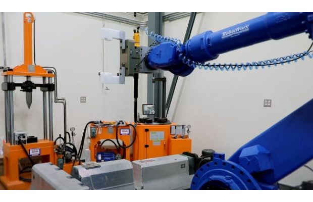 ORNL демонстрирует роботизированную переработку батарей электромобилей