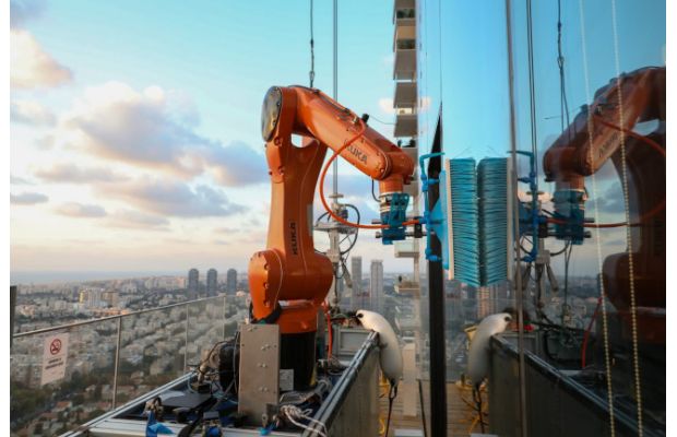 Skyline Robotics роботизирует мытье окон небоскребов в Нью-Йорке