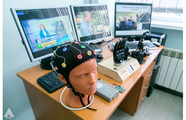 Ученые ЮФУ создают нейроинтерфейс, способный управлять техникой при помощи мыслей