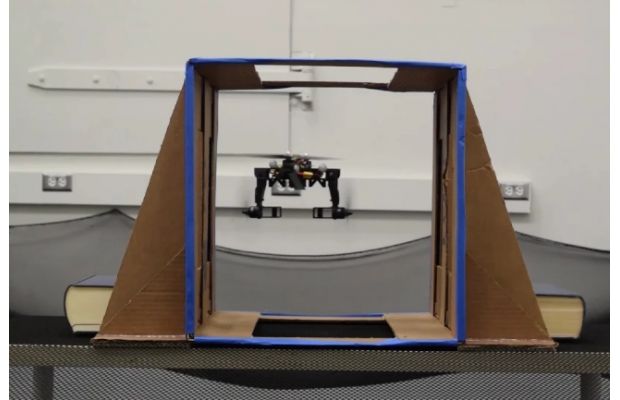 HiPeRLab представили беспилотник изменяющий свою конфигурацию на лету
