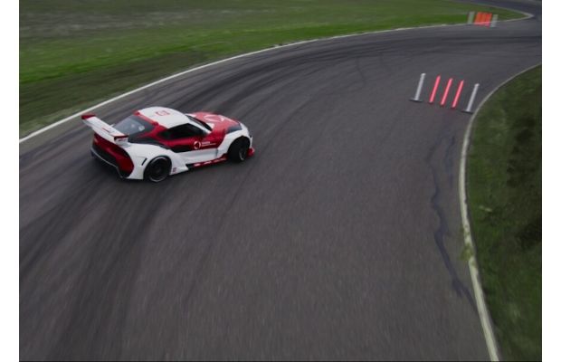TRI продемонстрировал дрифт на автономной Toyota Supra в контролируемых условиях