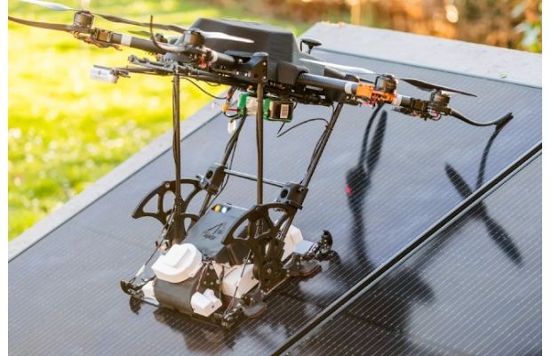 ART Robotics представила автоматизированную систему очистки солнечных панелей