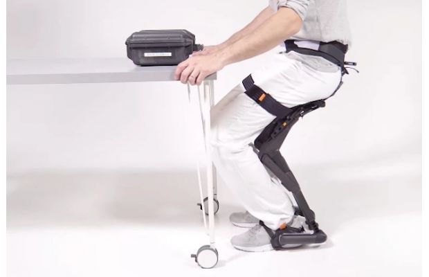 Chairless Chair 2.0 - улучшенная версия "носимого стула"
