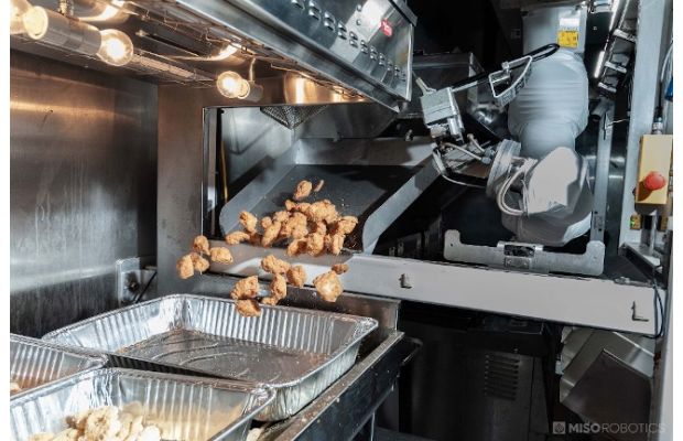 Сеть Wing Zone планирует внедрение робота Flippy 2 во всех своих будущих ресторанах