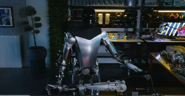 Маск представил обновленного робота Optimus | Robogeek.Ru