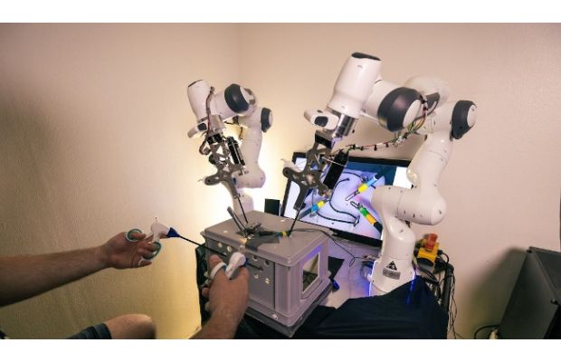 В EPFL представили лапароскопическую систему с четыремя манипуляторами  