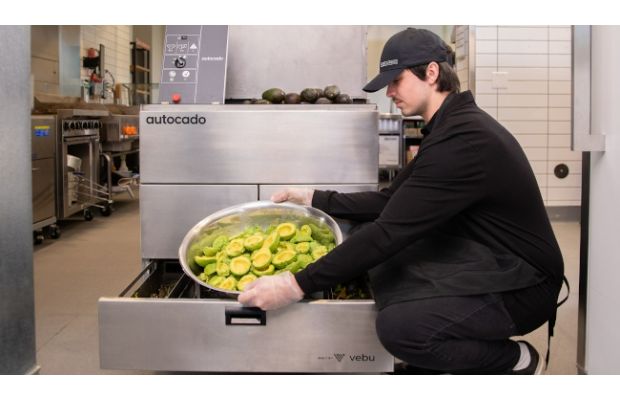Chipotle и Vebu тестируют прототип Autocado, роботизированного помощника для приготовления гуакамоле