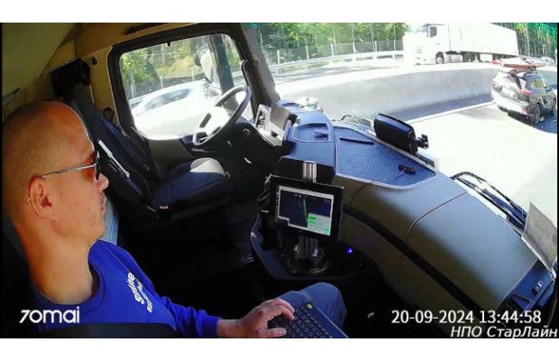 Начались испытания беспилотного тягача StarLine без человека за рулем