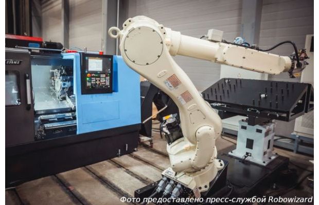 Петербургская компания Robowizard выпустила новую модификацию робототехнического решения для обслуживания станков