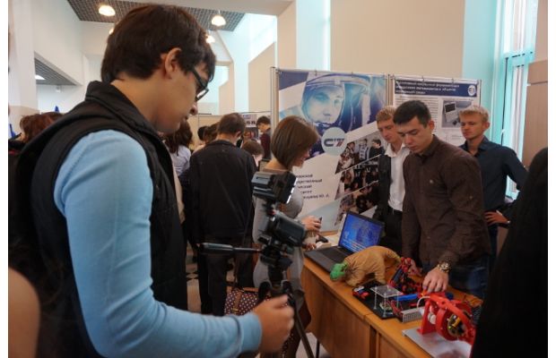 Молодые ученые и студенты СГТУ представили свои разработки на выставке инновационных проектов