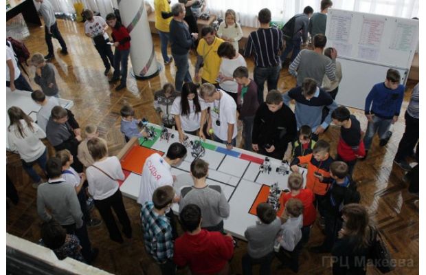 Прошел первый турнир по управляемому футболу роботов на кубок АО «ГРЦ Макеева»