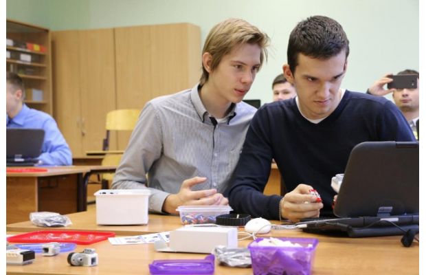 Зеленоградских школьников обучат пилотировать роботов с помощью мозговых импульсов