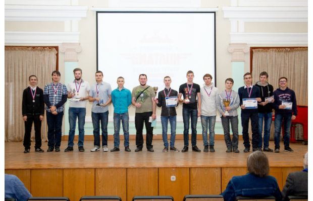Студенты КГУ стали победителями турнира по робототехнике «Танковый биатлон»