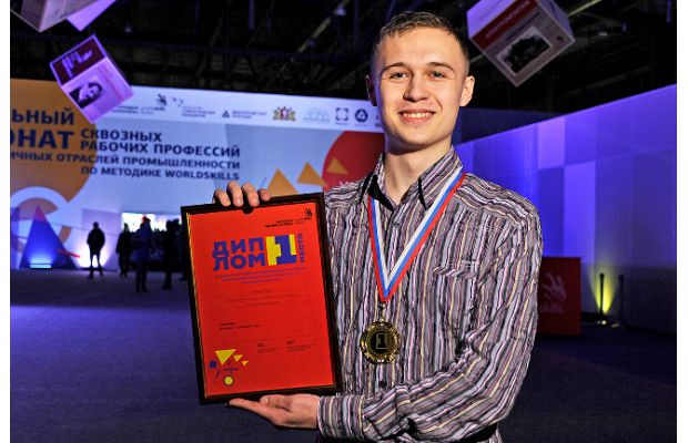 Студент НТТМПС победил на WorldSkills Hi-Tech 2016 в компетенции "Промышленная робототехника"  
