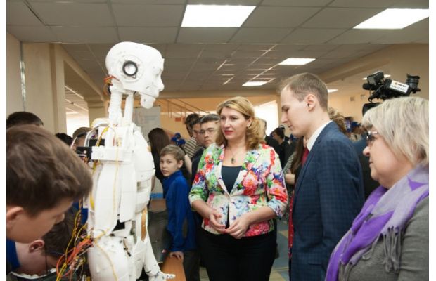 Робот-андроид и беспилотники в небе: День космонавтики в КНИТУ-КАИ