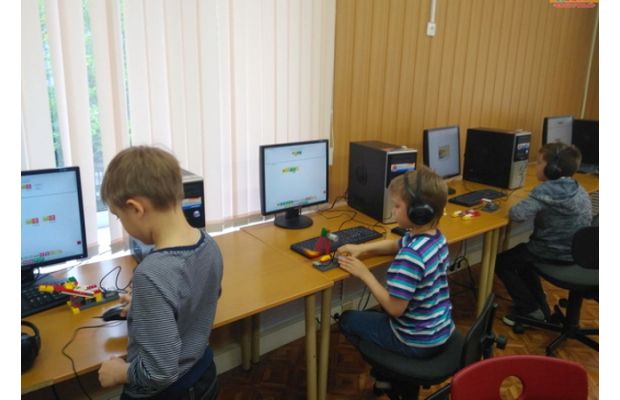 Занятие по робототехнике состоялось в стенах Дворца творчества «Восточный»