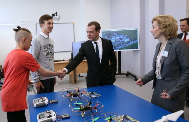 Медведев утвердил план мероприятий по развитию технического творчества школьников до 2025 года